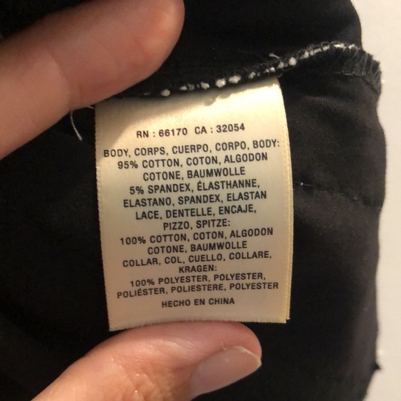 Adorable flowy top with collar. - Picture 4 of 6